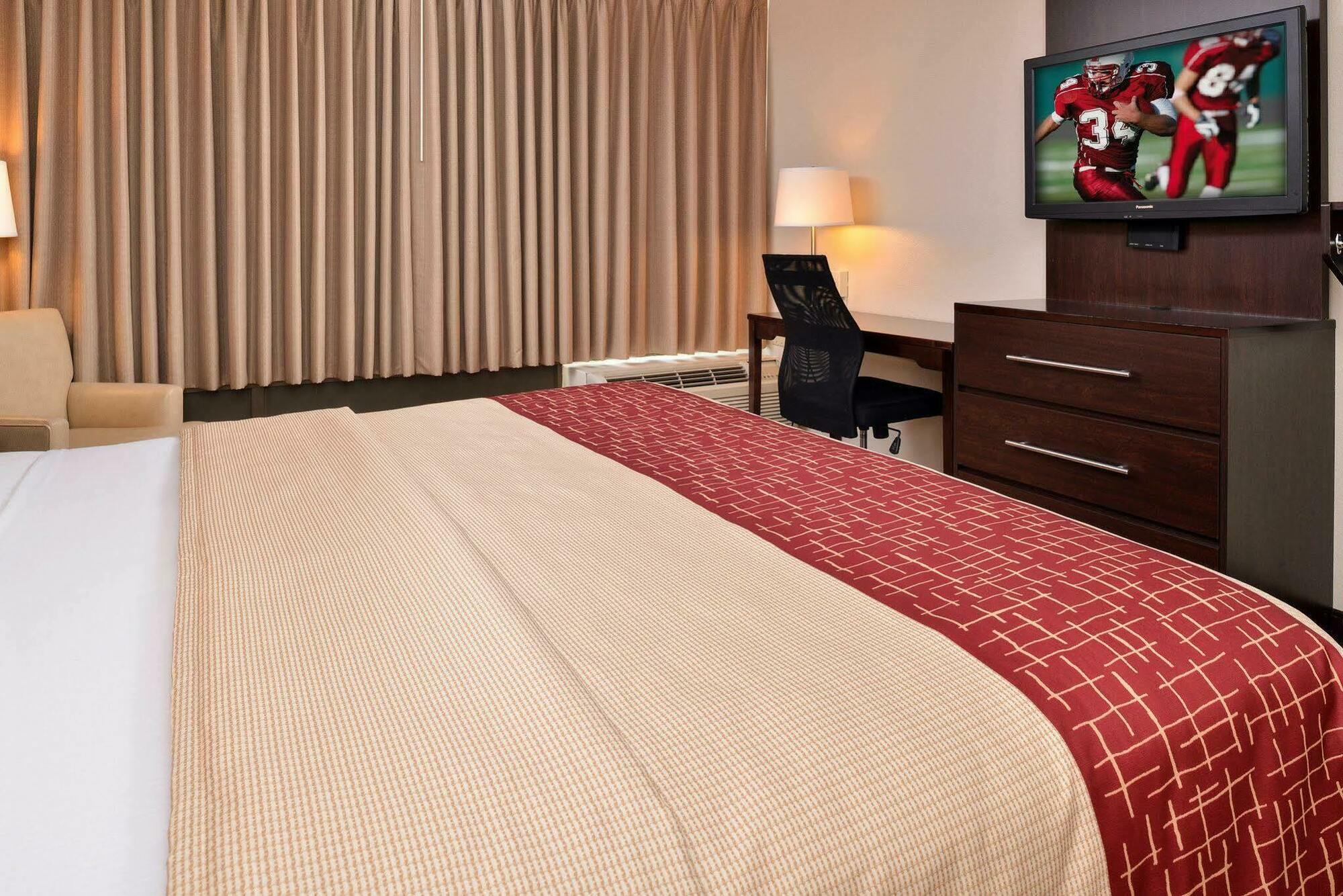 Red Roof Inn Plus+ Austin South Exterior photo